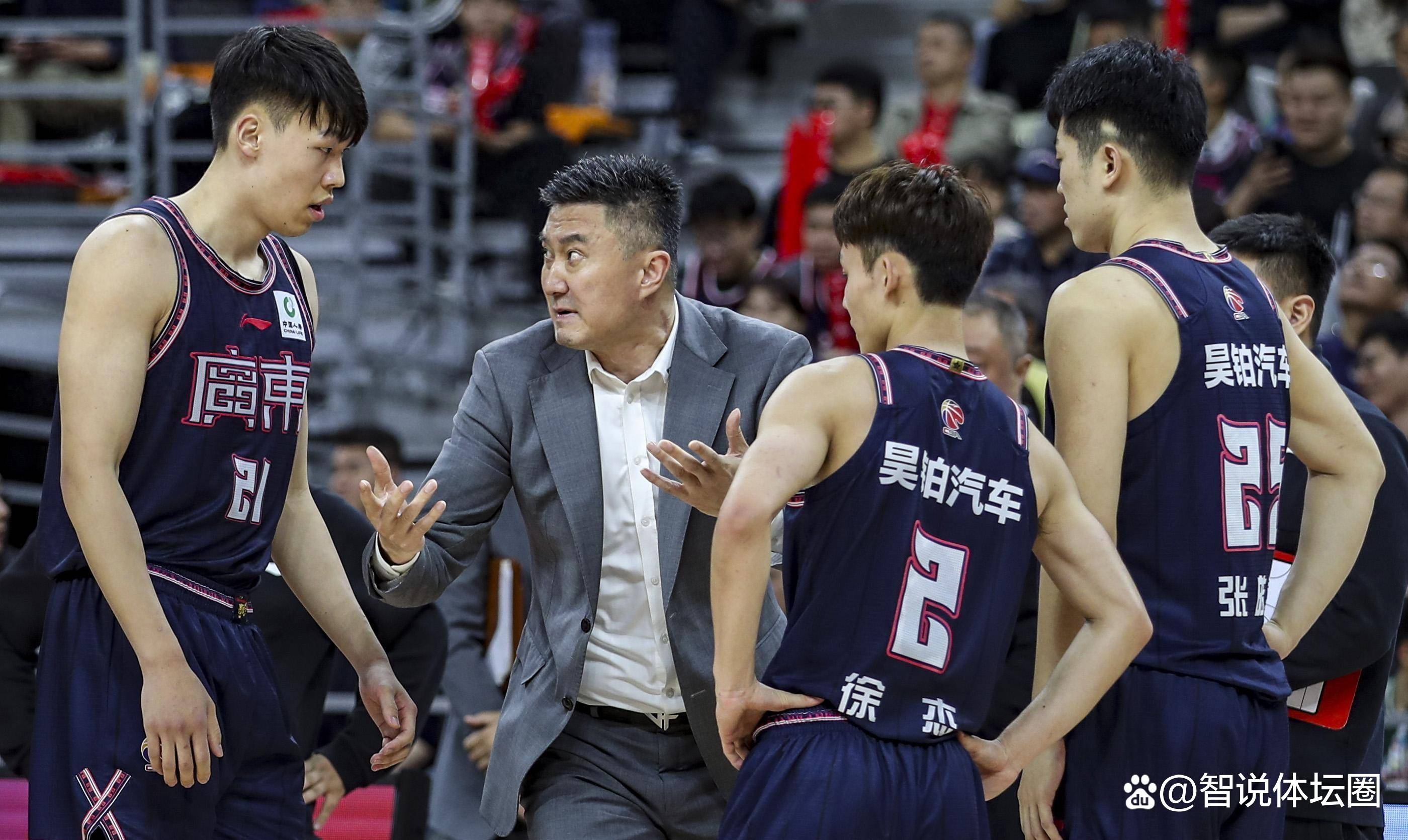 今夜体能课后，阿贾克斯复出首秀备战CBA季后赛，更衣室稳定，球队文化再被提及的简单介绍