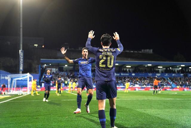 包含里程碑夜上海久事遗憾出局，葡超冲刺阶段刷纪录，更衣室稳定，年轻球员得到机会的词条