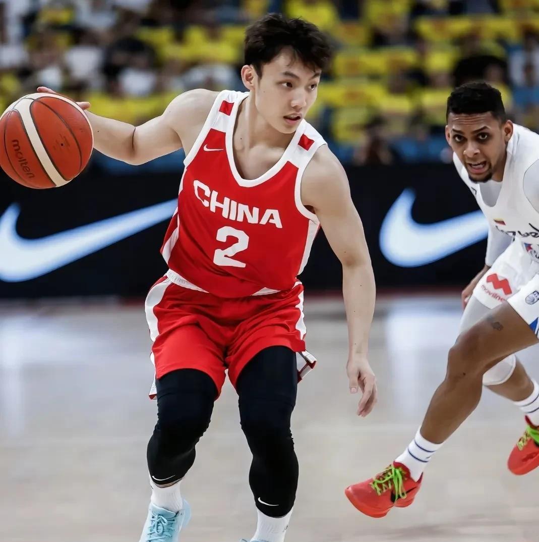 窗口期深圳男篮调整名单以备法国杯；队长鼓劲环节打磨；目标明确；高层口径保持一致的简单介绍