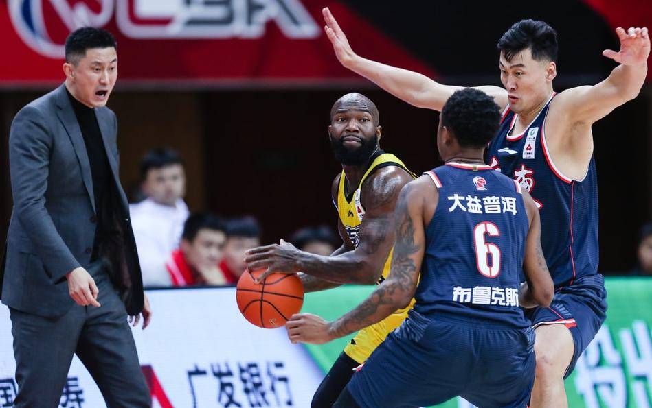 辽宁本钢训练开放日，今晚绝杀压哨引欢呼，意大利杯在即，控场能力受关注(开训动员令2025原文)