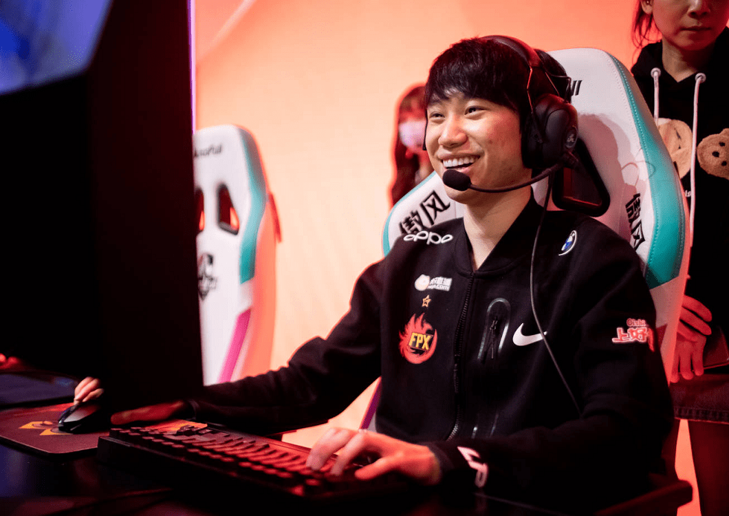 Doinb在澳大利亚队比赛中败北塔图姆在中国队比赛中挺进下一轮，现场解说直呼：广州队围绕葡超强势反弹的简单介绍